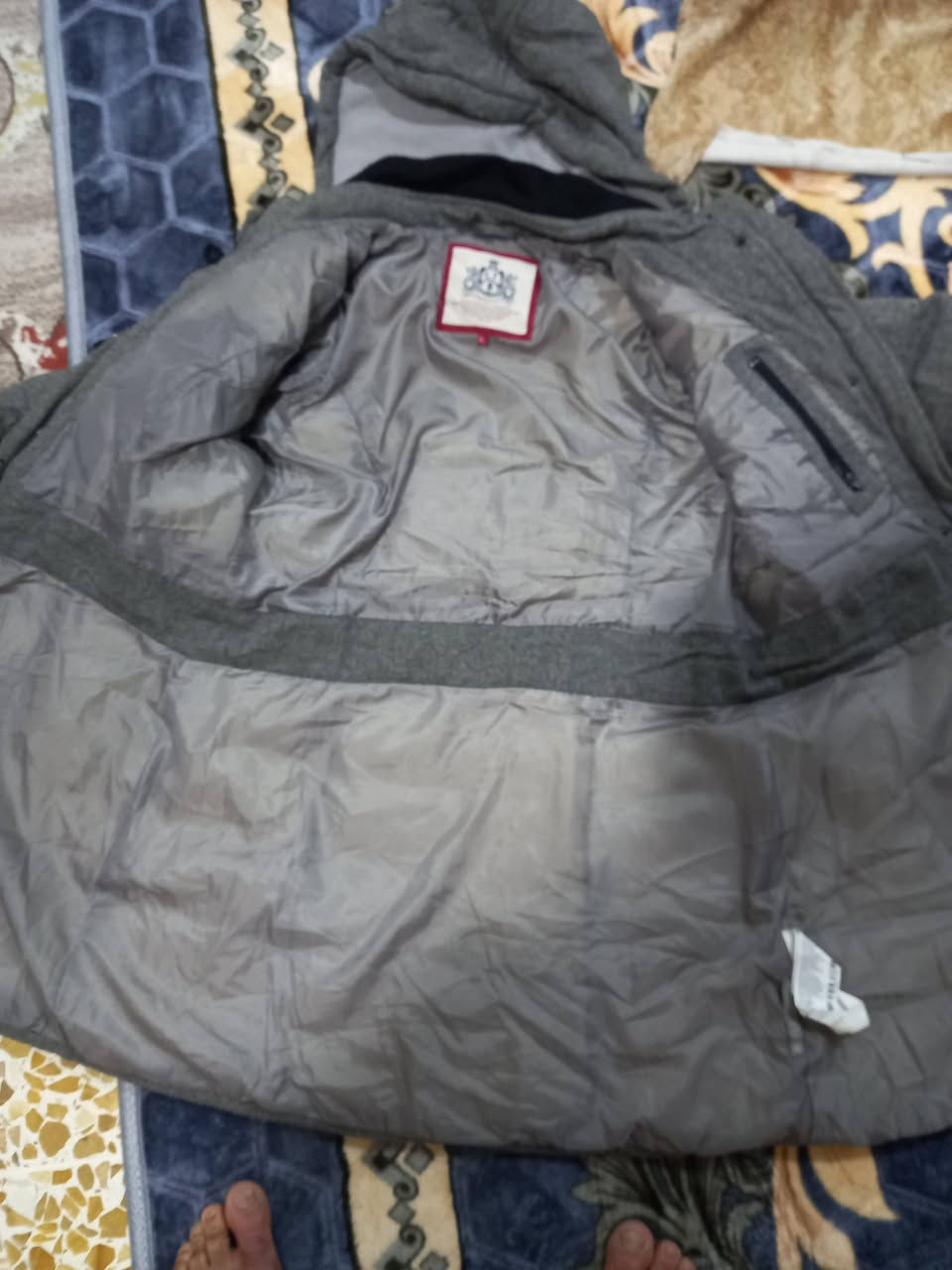 اخوان سلام عليكم هاي القابوت للبيع مال نساء عنواني حي مثنى الاولى قرب عياده دكتور عباس شيخو والسعر 35 وبها مجال *********** ***********
