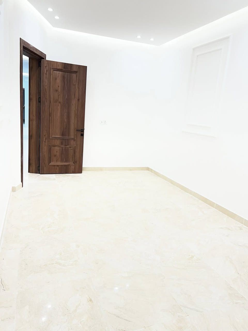 🏡 بيت للبيع زيرو – حي البنوك / خلف شارع باريس
📏المساحة:  142.5متر

📏 الواجهة:4.75

📏 النزال: 30 متر

🛏 عدد الغرف:4 غرف نوم + صاله + مطبخ وخدمات 

🏗 البناء: فول حديث 
    واجهه وأرضيه مرمر + المنيوم + منضومه انترنت+       كامرات 

📍 الموقع: مميز جداً – حي البنوك / خلف شارع باريس

📞 للاستفسار والمعاينة:

مراجعة مكتب الهدف للعقار
📍 حي البنوك – شارع الكنيسة – بأتجاه جسر البنوك مجاور مكوى ريحانه

للأستفسار الاتصال متوفر واتس اب
          ***********
