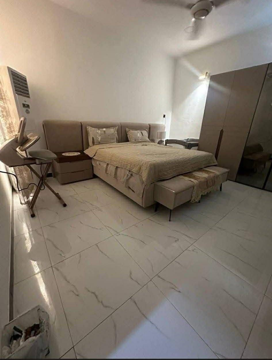 🏡 بيت للبيع – طابو صرف
📍 الموقع: قرب الضامن ومجمع التراث، قريب جداً من الشارع العام

🔹 المساحة: 104 م
🔹 الواجهة: 8 متر
🔹 النزال: 13 متر
🔹 الطابو: صرف

💠 التفاصيل:
✔️ البيت طابقين (درج خارجي)

✔️ يحتوي على مشتملين (فوق وجوه نفس التصميم)
✔️ كل مشتمل بيه:
غرفتين نوم (واحدة كبيرة + واحدة صغيرة)
صالة
مطبخ
صحيات
كَلدور صغير

✨ موقع ممتاز وقريب من كل الخدمات، مناسب للسكن أو الاستثمار

📞 للاستفسار:

---------------------------------
📞 للاستفسار والمعاينة: 
الاتصال على الارقام :
***********☎️ واتساب    
او مراجعة المكتب 
الحلة _حي الحكام_  شارع المقام رد الشمس / مجاور مول الحسن 
--------------------------------
✅ نستقبل جميع عروضكم السكنية 🏠 والتجارية 🏡 بكافة مناطق الحلة
