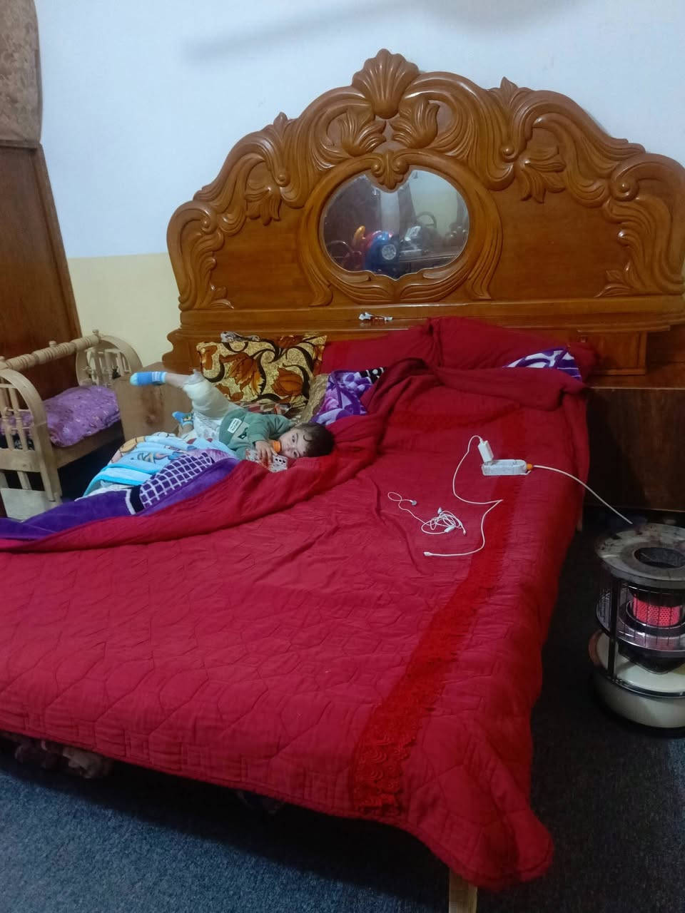 غرف نوم للبيع سعر خلي خابره ***********
