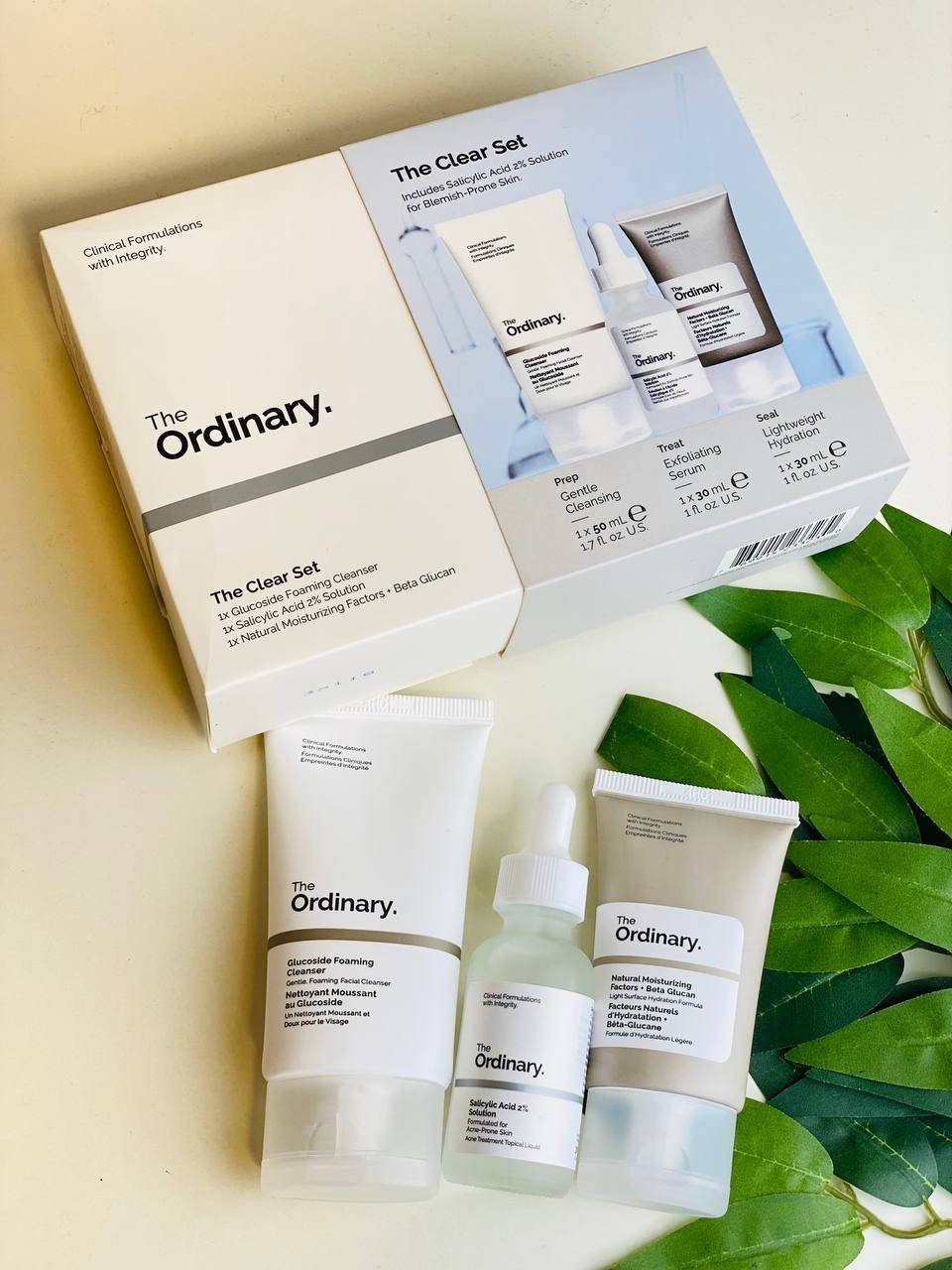 The Clear Set.The Ordinary
مجموعة ذا كلير سيت من اوردنري للعناية بالبشرة 🧴📦
تتضمّن المجموعة :
● غسول جلوكوسايد الرغوي 50 مل
● سيروم حمض الساليسيليك 2٪ 30 مل
● مرطب+ بيتا جلوكان 50 مل
✨. غسول جلوكوسايد الرغوي الذي يُشبه الجـِل ويساعد بشكل فعال على إزالة الأوساخ والشوائب الناتجة عن العوامل البيئية. يُراعي غسول جلوكوسايد الرغوي البشرة الرقيقة، حتى بشرة الأطفال الرُضّع.
✨ سيروم الساليسيليك 2٪ - وهو عبارة عن سيروم مائي يحتوي على تركيز مثالي من حمض الساليسيليك الذي يستهدف القوام غير المتناسق ويزيل خلايا الجلد الميتة التي يمكن أن تسد المسام. 
✨. "بيتا جلوكان" هي مُرطب جل خفيف الوزن يُوفر ترطيبًا طوال اليوم بعد استخدامٍ واحد. إنه يتكون من عوامل ترطيب طبيعية والبيتا جلوكان والسيراميد ويعمل على تقوية حاجز البشرة. "

المنشأ / أمريكـا 🇺🇲


**إذا كنت صاحب هذا الإعلان وتريد حذفه لأي سبب، رجاءا أرسل رسالة إلى الدعم الفني**