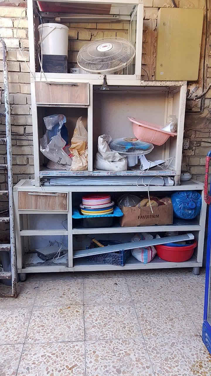 السلام عليكم غراض مطعم للبيع عارضه على ١٥٠الف وميز الامنيوم ب٥٠ وطباخ ابو العينين ب ٥٠ المكان الخطيب الزراعي بغداد رقم *********** واتساب
