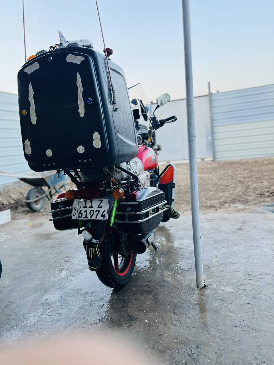 سلام عليكم دراجه بوكسر للبيع موديل 22 رقم وسنويه بأسمي تحويل ثاني يوم دراجه لتسئلني شبيه مابيه جيب الف فيتر وتعال افحص دراجه كامه مكمله استخدام شخصي دراجه ممتعوبه كامله من كلشي محرك مكفول ممفوتح بي برغي وشكله يخبل سعره 2600 عنواني بغداد ابو غريب للاستفسار وتساب ***********
