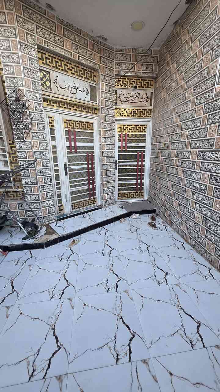 السلام عليكم بيت للبيع في حي الخليج قرب صيدلية غصن الرمان  100متر +فضلة ٣امتار الطابق الاول كونكريت والطابق الثاني عكاده  مقابل حديقة الاستفسار الاتصال عل لرقم صاحب الدار ***********
