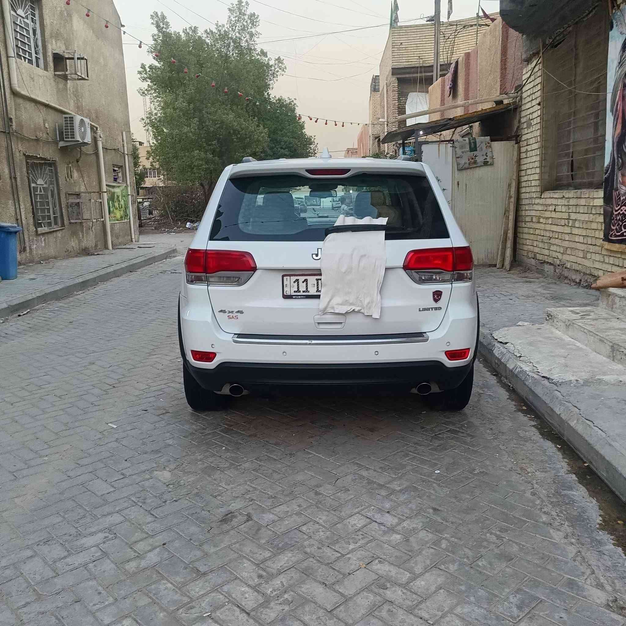 السلام عليكم جيب لاريدو مديل 14 فول سياره واحد على واحد بيه بارد البلباب الوره الصدر باب السايق شويه صبغ بي البنيد بيه كم رصعه مال حالوب سياره بسمي تحويل ثاني يوم السعر 185 وبيها مجال *********** بغداد
