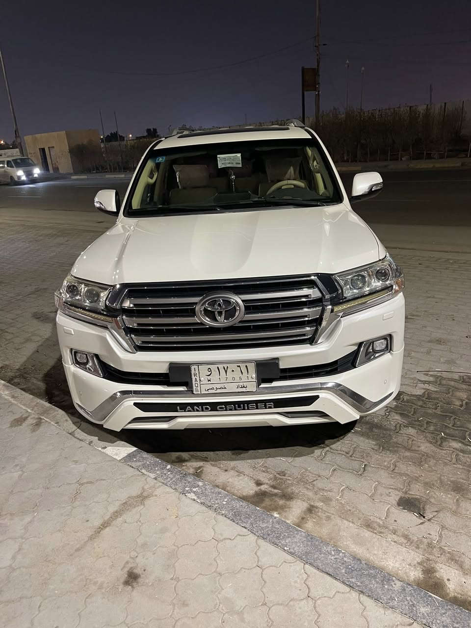 لاندكروز بريم موديل 2017 كفاله رقم بغداد ماشيه 133 كيلو  6 سلندر مكان البصره السعر 5 شدات ***********
