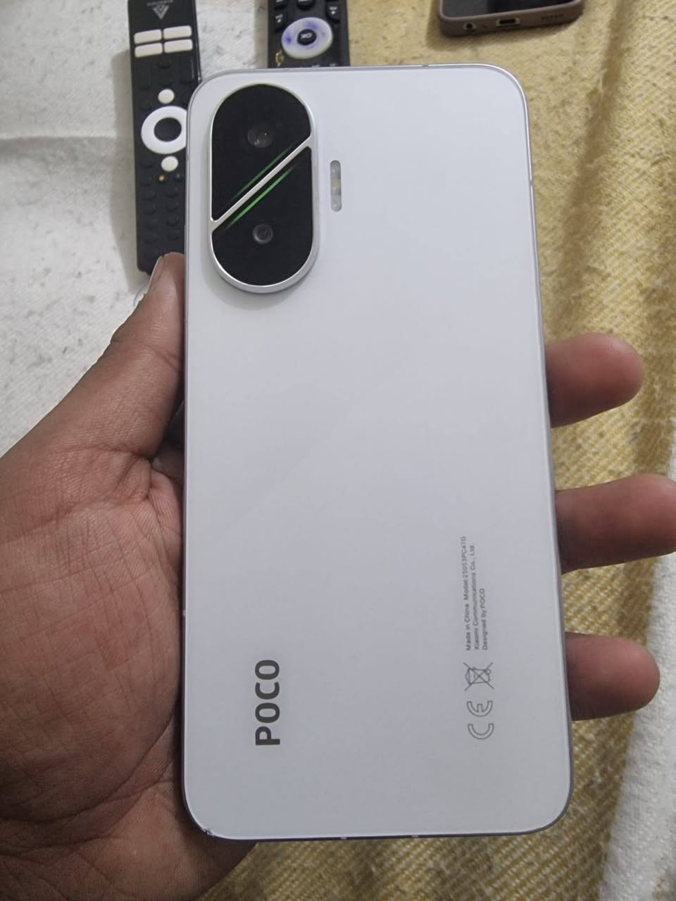 بوكو اف 7 ذاكرة 256 عشوائية 12 معالج سناب دراجون جيل الثامن لون ابيض ترو كلر الجهاز نظيف فقط نقطة خفيفة بحافة الشاشة  مع الملحقات مكاني بغداد الدورة *********** السعر 400 وبي مجال
