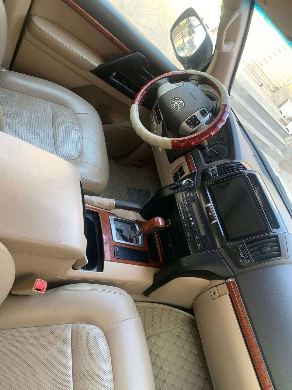 لاندكروز 
مديل  : 2014
فطيم 
رقم بغداد 
تحويل مباشر 
ماشيه:  150 
مكان سياره بابل 
صور سونار مرفقة
السعر :365 
للاستفسار: ***********
