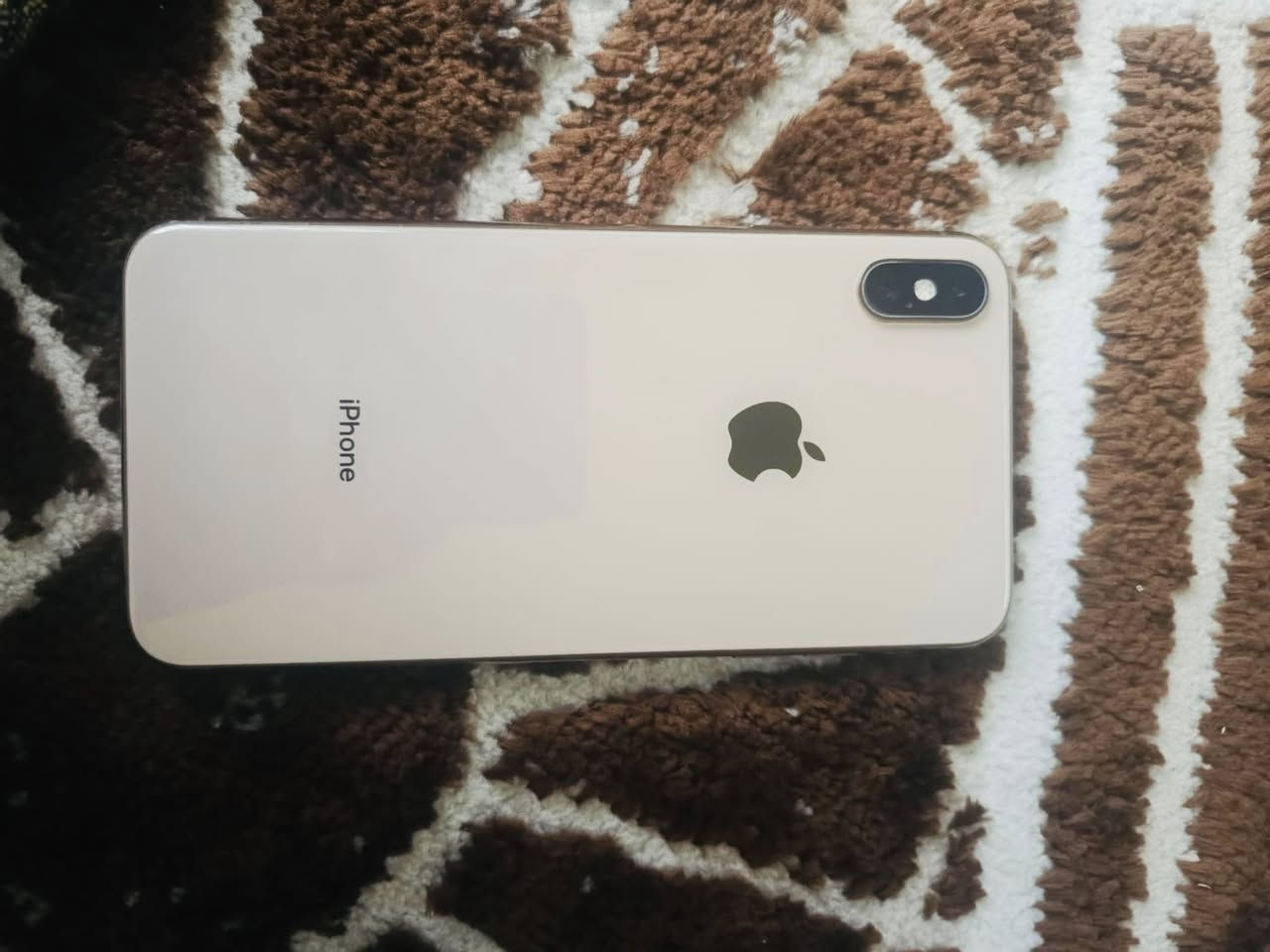 السلام عليكم ورحمة الله وبركاته 

جهاز للبيع اكس ماكس 
مبدل بيه بطارية وفيس ايدي واكف 
السعر 190 وبيه مجال 
للتواصل خاص او على الرقم ***********
