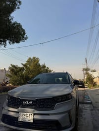 سورنتو 2022  رقم بغداد بأسمي لون مميز اسمنتي  حادث دعامية +بنيد صبغ فق...