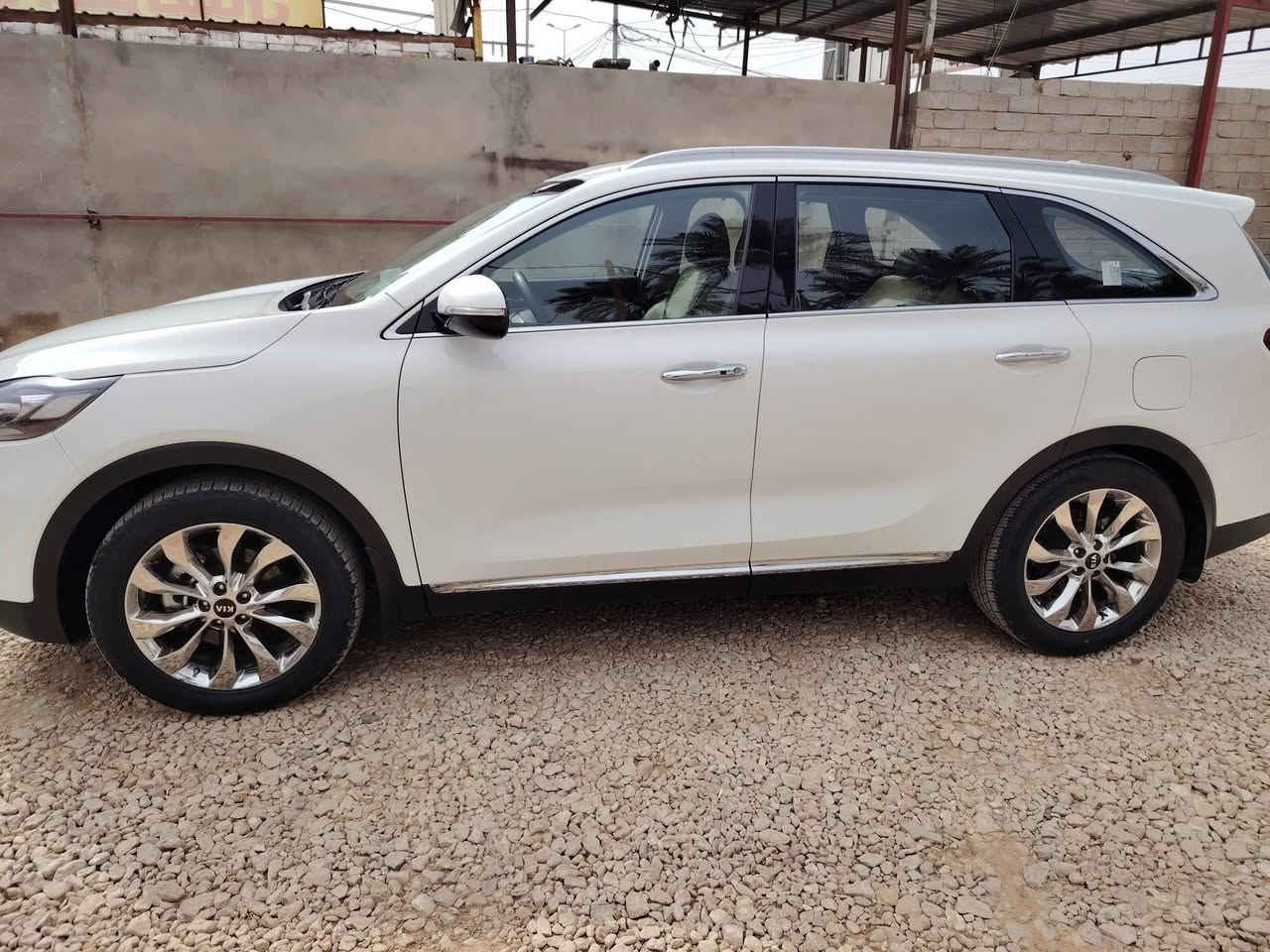 سلام عليكم سورنتو 2020 سياره مكفوله ماشيه 52الف فول ما عده الفتحه
مكفوله السياره
رقم بغداد بسمنه السياره مشروع وطني
الاستفسار ***********
