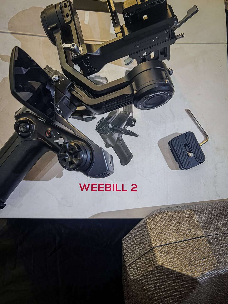 السلام عليكم 
weebill 2 مستخدم قليل كلش ويا ملحقاته كامله

L-Bracket تصوير طولي 

ونك مايك rode go 2 وياه الانتر فيو مالته مال مذيعين وكامل ملحقاته

قيم واخذ بالذي يرضي الله استخدامهن كلش قليل 
العنوان بغداد البياع


**إذا كنت صاحب هذا الإعلان وتريد حذفه لأي سبب، رجاءا أرسل رسالة إلى الدعم الفني**