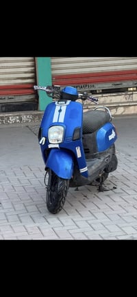 دراجه بوليس للبيع  دراجه حلوه بمعنى لكلمه حلوه بيها عطل واحد بس سلف مج...