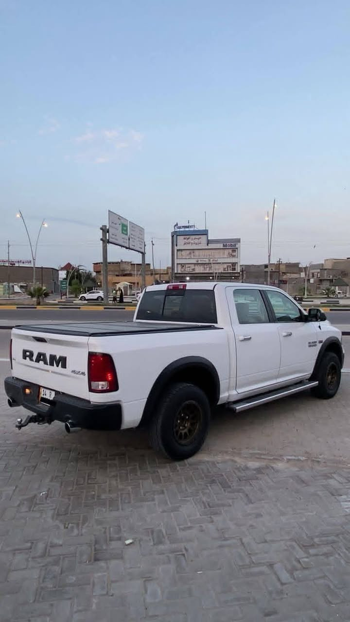 السلام عليكم
دودج رام موديل 2017 
باب طويل بدي قصير
وارد امريكي تقرير غرق 
محرك 8 سلندر 5700cc
فور ويل  4x4
ماشيه 150 الف 
مواصفات فول 1/1
السيارة جديدة وجاهزة كلش حلوو
السيارة مكفولة مع ملاحظات بسيطه يوجد بارد بسيط فقط
رقم جديدة البصرة حرة تحويل ثاني يوم 
السعر 200 وبيها مجال
مكان السيارة البصرة
الاستفسار الاتصال 
***********
*********** البصرة, العراق
