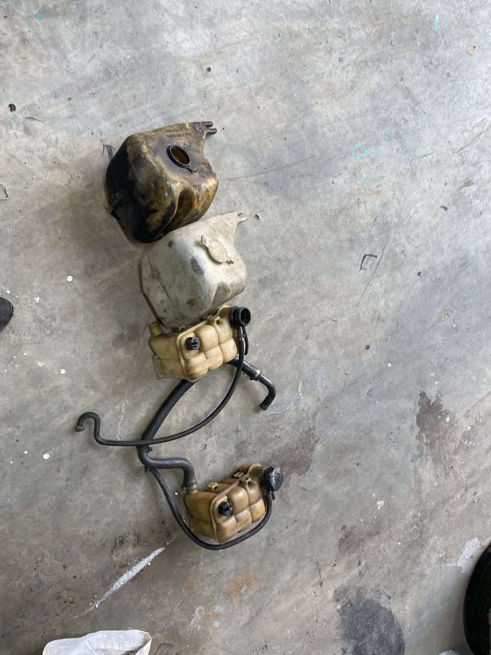 شباب نواعم زعره 
كاردن كامل مال اوتماتيك 
طبله صدر 
شمسيات 
لويات 
قبق ولفات 25 فانوس 
دبه مي +دبه زركات 
وبعد عندي اهوي نواعم شنو محتاج ادخلي خاص او واتساب واسعار مناسبه 
***********
