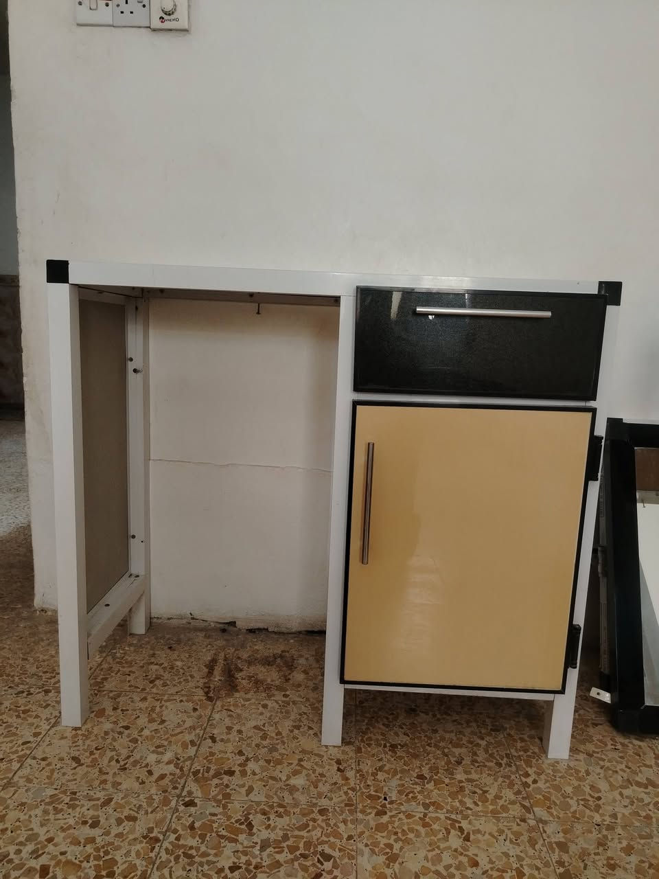 بيع غراض حلاقه مستعمل  جديد ب٢٥٠ وبيهن مجال ***********
