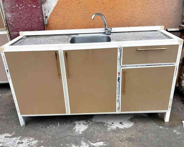 ياالله كاونتر مترين وسنك متر ونص السعر 350 وبيه مجال 
العنوان قضاء القاسم حي العسكري مقابيل مدرسه الهادي 
الاستفسار الاتصال على الرقم ***********
