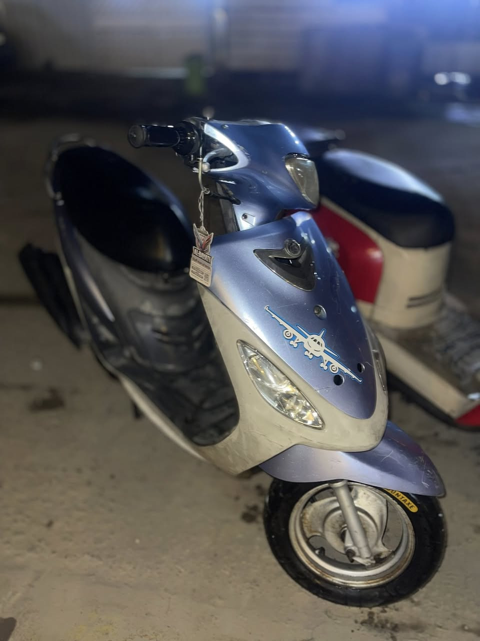 سلام عليكم 
ماكس منغولي ( قجمة ) للبيع 
الدراجة كاملة ونضيفة ختم واحد تخم تايرات جديد ادامة كلجات جديد شلعة ومعدل تشك الكاع عوزها فقط مجمع دكم مال لايتات عطلانة ودبل امامي تعبان وباتريها هابط فقط الدراجة اوراقها موجودة مكانها بالشعب للأستفسار خاص والسعر خاص او الأتصال على ***********
