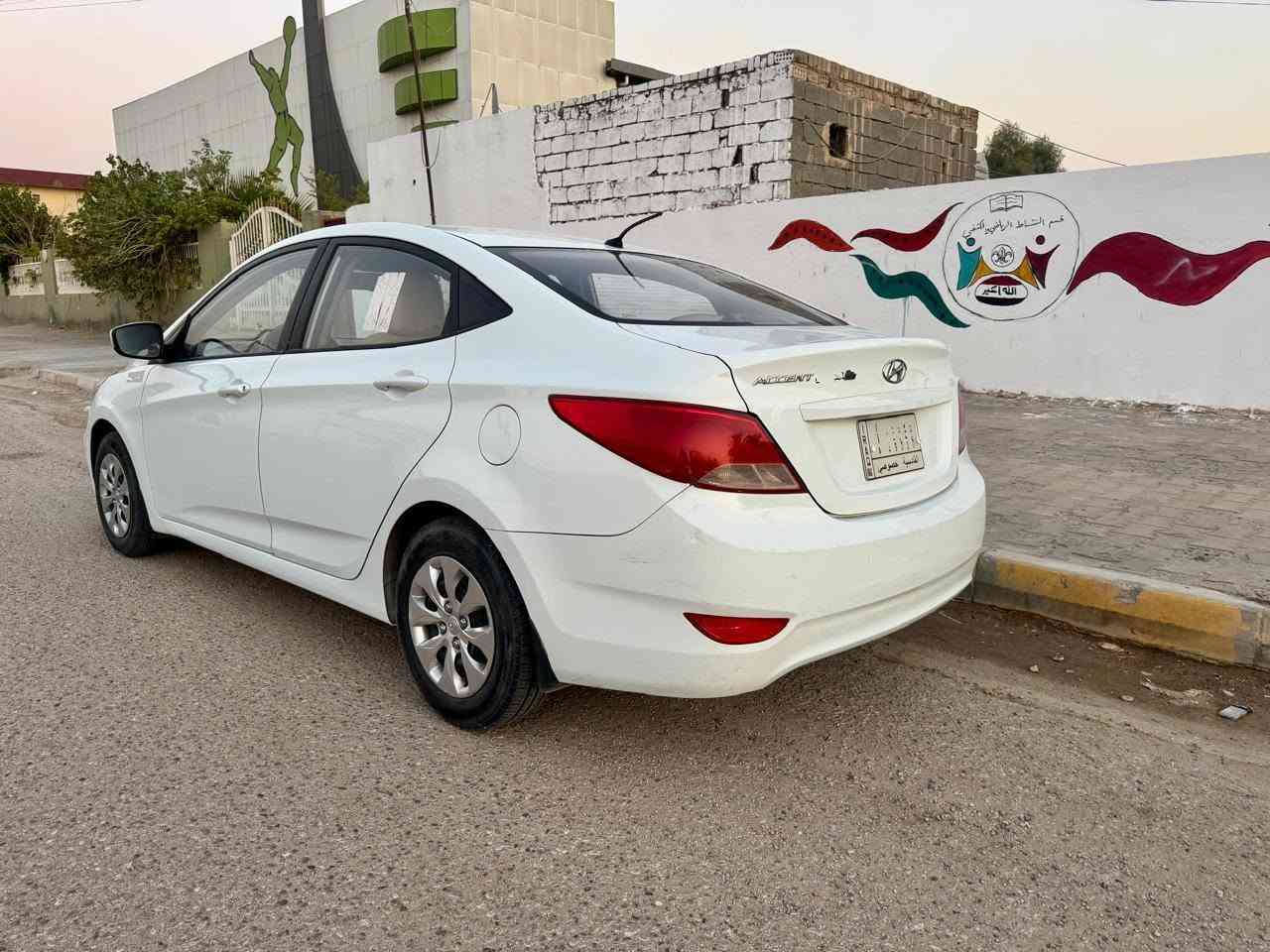 السلام عليكم هونداي اكسنت موديل 2016 وارد خليجي حجم المحرك 1400 ماشيه 110الف كفاله عامه ماعدا بارد قليل بداير الجاملغ الخلفي المكينه شرط مامفتوحه والكير نفس الشي تحويل ثاني يوم مكان السياره ديوانيه حي الضباط للاتصال *********** غير متواجد خاص فقط اتصال

