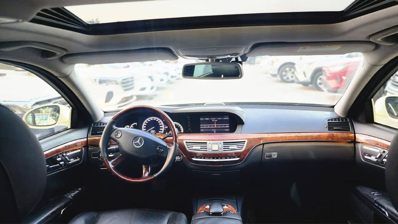 السلام عليكم 
ادوات ادوات حجز مروري   
مارسدس S550
لارج باب طويل
موديل 2010 
سياره دخول جديد 
حاويه كفاله كص 
وسرقه وعشاير
سياره جديده وجاهزه
مال جناي 
فول مواصفات 
تحديد مسار 
حساسات رادر
3وضعيات قياده
محرك 8سلندر
تبريد مركزي قطعتين
فتحه سقف
داخل اسود مطعم بصاج ملكي 
كشنات جلد  تحكم امامي خلفي تدفئه تبريد خرن ميموري
كامره خلفيه 360
ماوس امامي
تحكم بكامل السياره
مري شفط 
4بوب شفط 
صندوك كهرباء
برده خلفيه
كير ومكينه كفاله وضع شركه 
سعرها 95 بيه مجال 
للاستفسار 
***********
