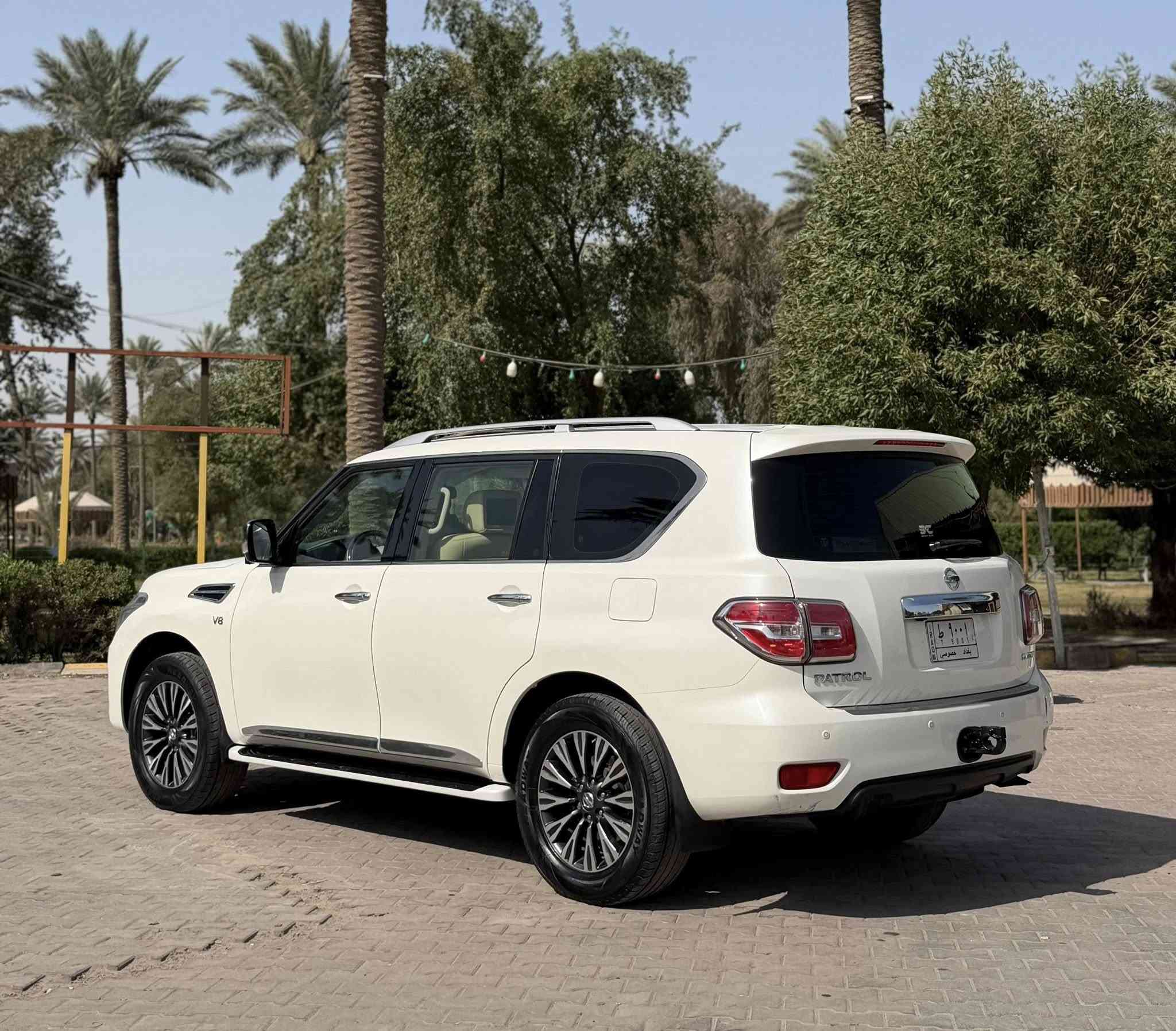 السلام عليكم
نيسان باترول بلاتينيوم 
موديل : 2014 
ماشية : 130000 Km
المواصفات 
فتحة 
بصمة 
بصمة ابواب
صندوك كهرباء 
شاشة 
شاشات خلفية 
كاميرات 360 درجة 
كشنات جلد 
كشنات كهرباء 
كشنات تدفئة + تبريد 
 7 راكب 
 3 قطع تبريد 
صاجات 
فور ويل 4*4 
تحكم ستيرن جهتين 
كروز سرعة 
ستيرن كهرباء 
ماوس 
سستم صوت سماعات 
لايت زنون 
بلوجكتور 
لد امامي 
بك لايت لد 
مري شفط كهرباء 
حساسات امامية + خلفية
المكينة 8 سلندر  5600 
المكينة الصغيرة المرغوبة 
(رقم بغداد الجديد مشروع وطني بأسمي )
السعر  : 285 وبيها مجال 
ملاحظة: السيارة خليجي مكفولة . 
ملاحظة: السيارة تنباع برقم عادي )
العنوان بغداد الكاظمية قرب مرور الكاظمية معارض جكوك معرض الرحمن . 
للاستفسار 
عبدالرحمن 
 *********** 
 ***********
