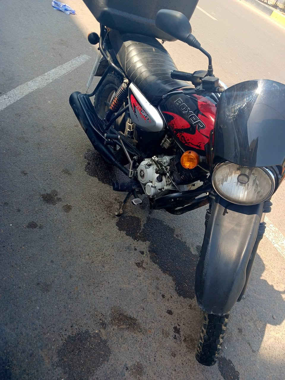 سلام عليكم للبيع دراجة بوكسر موديل 2021 دراجة محرك ناعم مابية نقص السعر ٨٥٠ مكان بغداد للاتصال ***********
