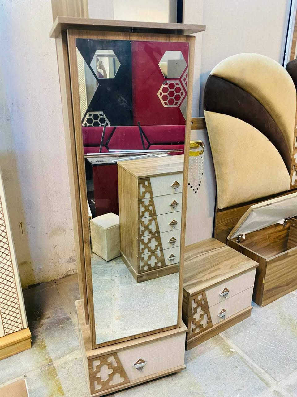 غرفة تركيا مستخدم نضيف 🤍
 ✔️تتكون من 10 قطع موديل حلو 
💰 السعر بسس 700قففل 
🚚 شد ونقل داخل بغداد مجانا
📦 توصيل لجميع المحافظات (كروة)


**إذا كنت صاحب هذا الإعلان وتريد حذفه لأي سبب، رجاءا أرسل رسالة إلى الدعم الفني**