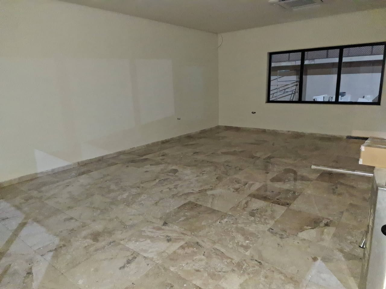 متوفر عمال جميع لاشغال الشاقه والغسل  وباسعار مناسبه تنزيل تصعيد تفريغ قلع ارضيه حفر غسل تفليش كلشي نشتغل ومتفرغين اتصل وتدلل وشغلنه  اي وقت تريد ***********
