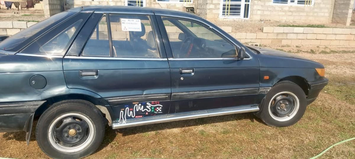 السلام عليكم
ميستوبيشي لانسر موديل 1992 
محرك وگير فول مكفولات .
صدر امامي خلفي جيد تخم تاير نضيف .
غرفتها حلوه نضيفه 
مابيها لاضربه ولا خياس 
رقم بغداد اللماني سنويه نافذه بال ٢٣ 
السياره جاهزة ماعايزها شي . 
…….
سعرها 30 ورقه وبيها مجال حگ الجيه 
   ………
مكانه صلاح الدين الضلوعيه 
…………
للاستفسار ***********
