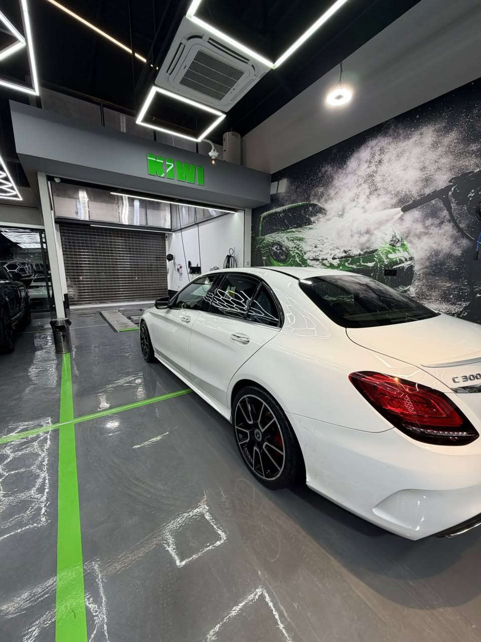 مرسدس C300  موديل 2020 رقم اربيل حادث فقط جاملغ امامي بدون ارباك مواصفات ام جي ماشيه 71 مايل
مكان بغداد شارع فلسطين
 
***********
***********
