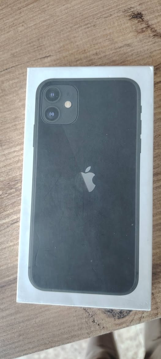 سلام عليكم ايفون 11 عادي 128كيكه بطاريه ٩٤ جهاز نضيف مال بيت الي يريد يدخل خاص او يتصل عله رقم ***********
