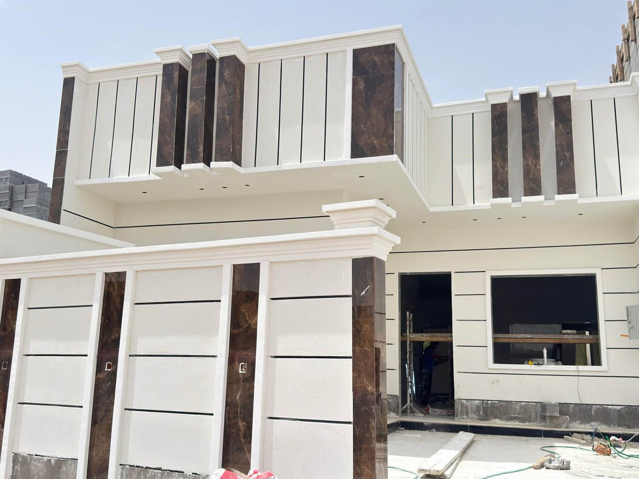 العروض يمنه وبس سنه 2026
أختر منزل احلامك مع مكتب الذهبي للعقارات والمقاولات العامه 🏠  
استثنائيه بـ مواصفات عصريه حديثه ✨
تستلم مفتاح كامل وجاهز لسكن 🔑
 البيت طابو عراقي وكاله بـ اسم المشتري ونسخه من الطابو 📄
الموقع .........🔴
البصره ابي الخصيب  منطقه البهادريه
يبعد عن الشارع السايدين 700متر
علئ شارع تبليط
عرض شارع 10 متر
بناء حديث درجه اولى واجهيه فخمه بأشراف هندسي 👷🏻‍♂️طابقين  ومتوفر طابق واحد الاساس رفت كونكريت سي35 
تبليط الباب البيت 
  ————————🔹
يتكون البيت 🏘️  من6غرف نوم
صحيات خارجيه وداخليه 🛁 
أبواب قاصه 🚪
صاله  
استقبال 
مطبخ 
حديقه 🪴
كراج🚗
140💵 قابل للتفاوض 
الطابقين بسعر 205 وقابل للتفاوض
 مكتب الذهبي للعقارات والمقاولات العامه مستمرين بعروض جديده ومميزه💎 
للاستفسار اكثر اتصال او مراسله واتساب 
0775811166📞0788 373 6415 البصرة, العراق
