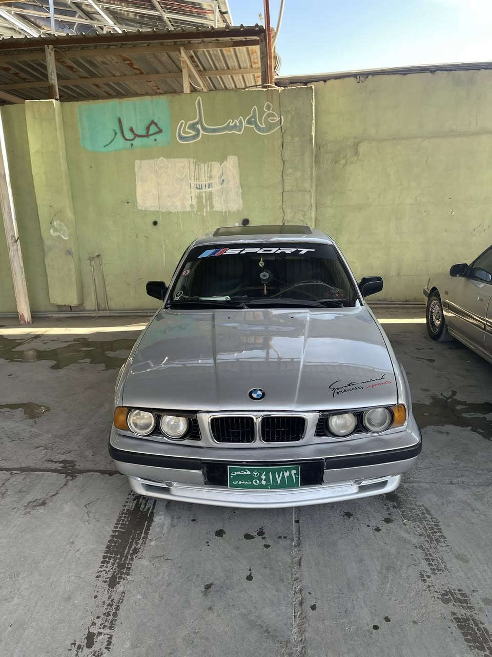 بسم الله رحمان رحیم
BMW e34 525
شتی نموونە و جوان و پاک ماوەتەوە 
گێر و مەکینەی ٥٢٥ تاک دیجیتال مۆدیل ٩٣ 
مواسەفات(سلایت-تەبریت لەسەر سویج-قفل مەرگەزی -
ئاوینە گوی بەرخ-کوشن جلد-ABC-٤ جام کارەبا-سوکان پاوەر) بۆ جوانی کراوەبە m کامل مەسرەف کراوە بێ نوقسانی 
(رۆنی مەکینە-ئایدرۆلیک گێر-فلتەر) گۆراوە سەیارەکە بێ دەعم و لێدراویە تەنیا عام کراوە بۆ جوانی سەیارەکە سەنەوی لەگەلە بەشەرتی موس و براوە و ١٠٠٠ وەستا شوین کۆیە بۆ نرخ جاتم بۆ بکەن گۆرینەوەش ئەکەم لەسەر دل گراتن 
ژ.م ***********  / شوین کۆیە
