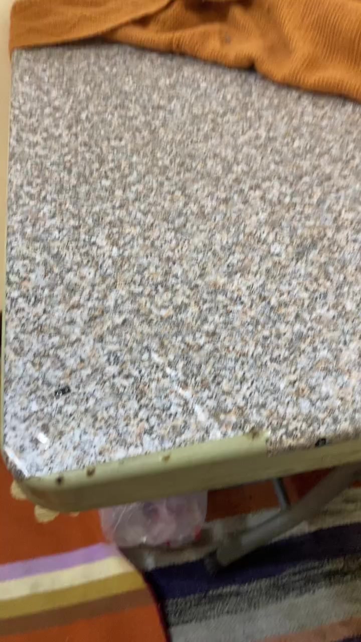 كرسي مع حصران اثنين غير مستعملات نهائيا لان طلعو اكبر من  مساحتنا وميز نايلون ثكيل مع  ستاند لتعليق الملابس  للبيع  
الستاند ب 15 
الكرسي 20 والميز 50 والحصران الواحد بعشرين لان كلش كبار  وهم بيهم مجال


**إذا كنت صاحب هذا الإعلان وتريد حذفه لأي سبب، رجاءا أرسل رسالة إلى الدعم الفني**