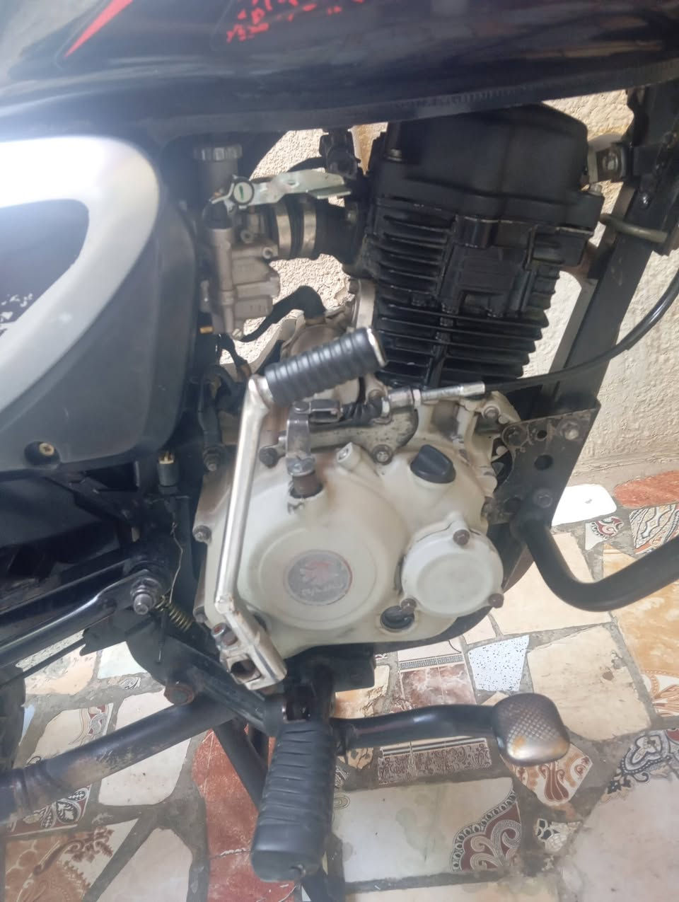 سلام عليكم دراجة بوكسر موديل 2021 دراجه كلشي شغال بيه مابيه اي نقص بس للامانه مجفته مره وحده الدراجة مرقمة لوحات انكليزي السعر 1700 وبيه مجال الاستفسار خاص واتساب ***********
