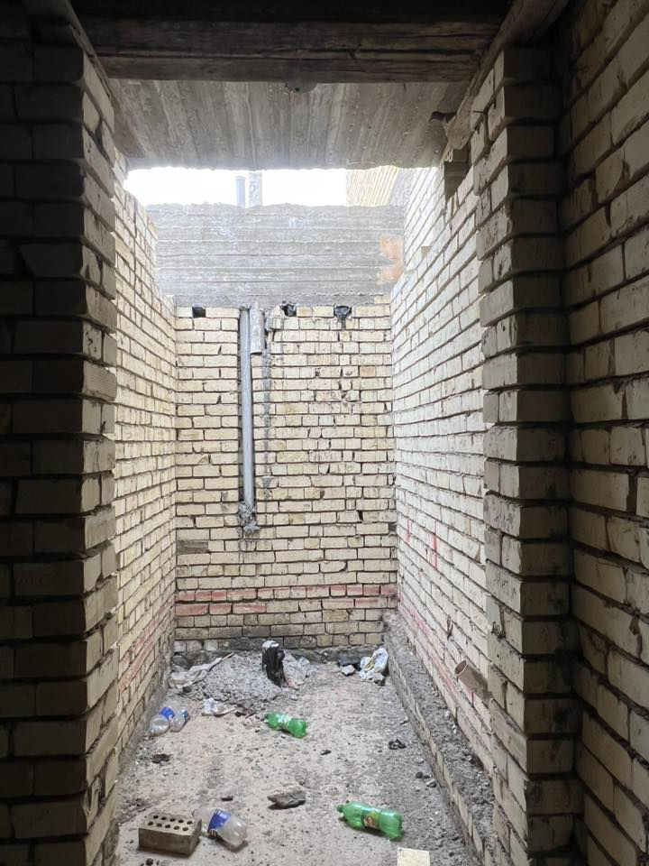 سلام عليكم بيت هيكل للبيع مساحة 100 متر نزال 20 واجه 5  المكان بعد السكه شارع بيت عنيد الشارع مقرنص مي ومجاري كامل 
الاستفسار عل الرقم ***********
