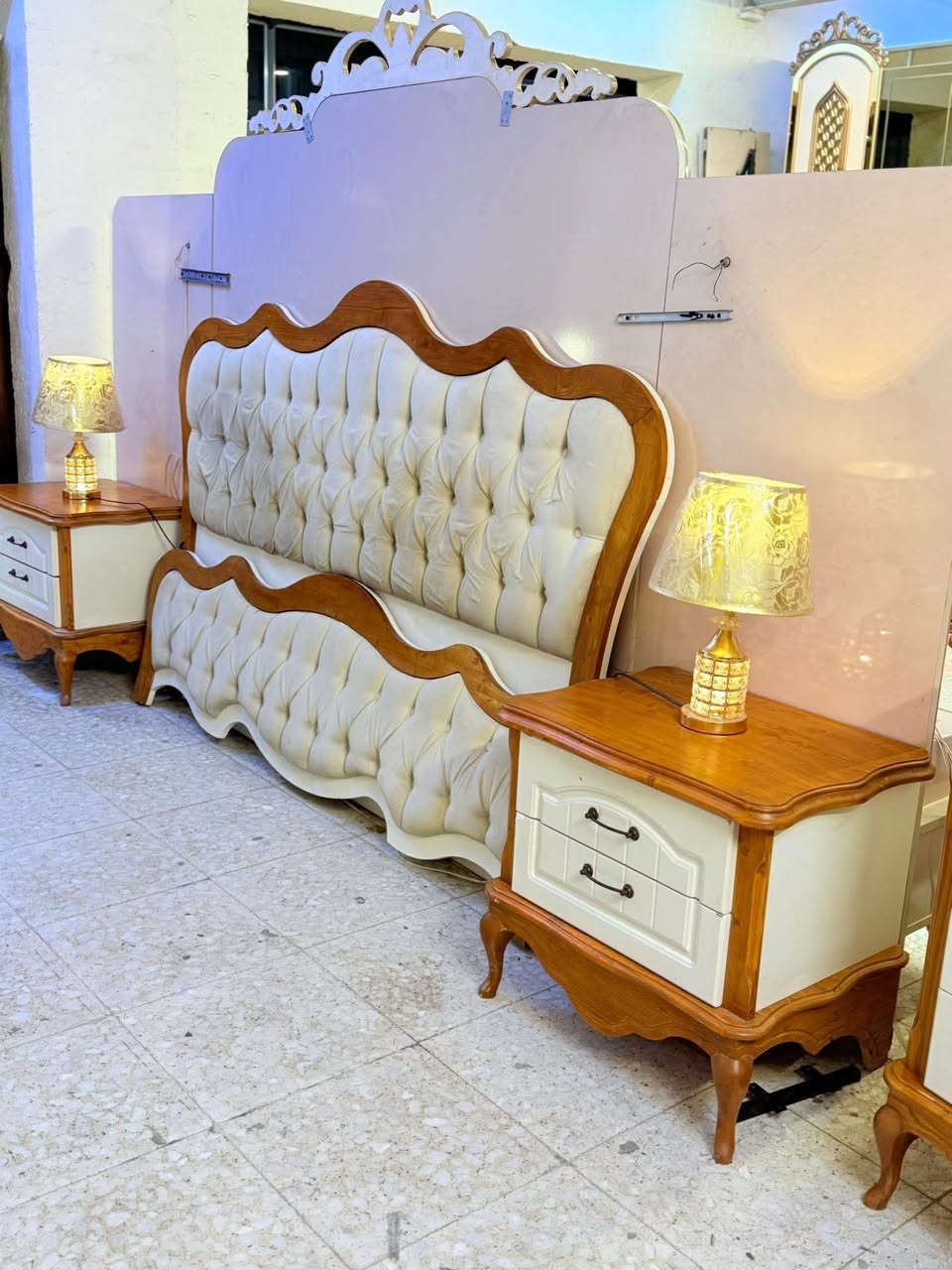 ✨ غرفة تركي كانتري زان اصلي صبغ حراري 8 قطع موديل كلاسك✨
نظام أبواب هايدروليك  بروفايل فاخر
سرير بمخزن عملي
 ضهر بلوك
 قماش وتر بروف أصلي
 سرير مخزن جك 
✨ نظافة 90/💯
 شد ونقل مجاني داخل بغداد
توصيل للمحافظات بكروه
اي استفسار واتس اب ***********
