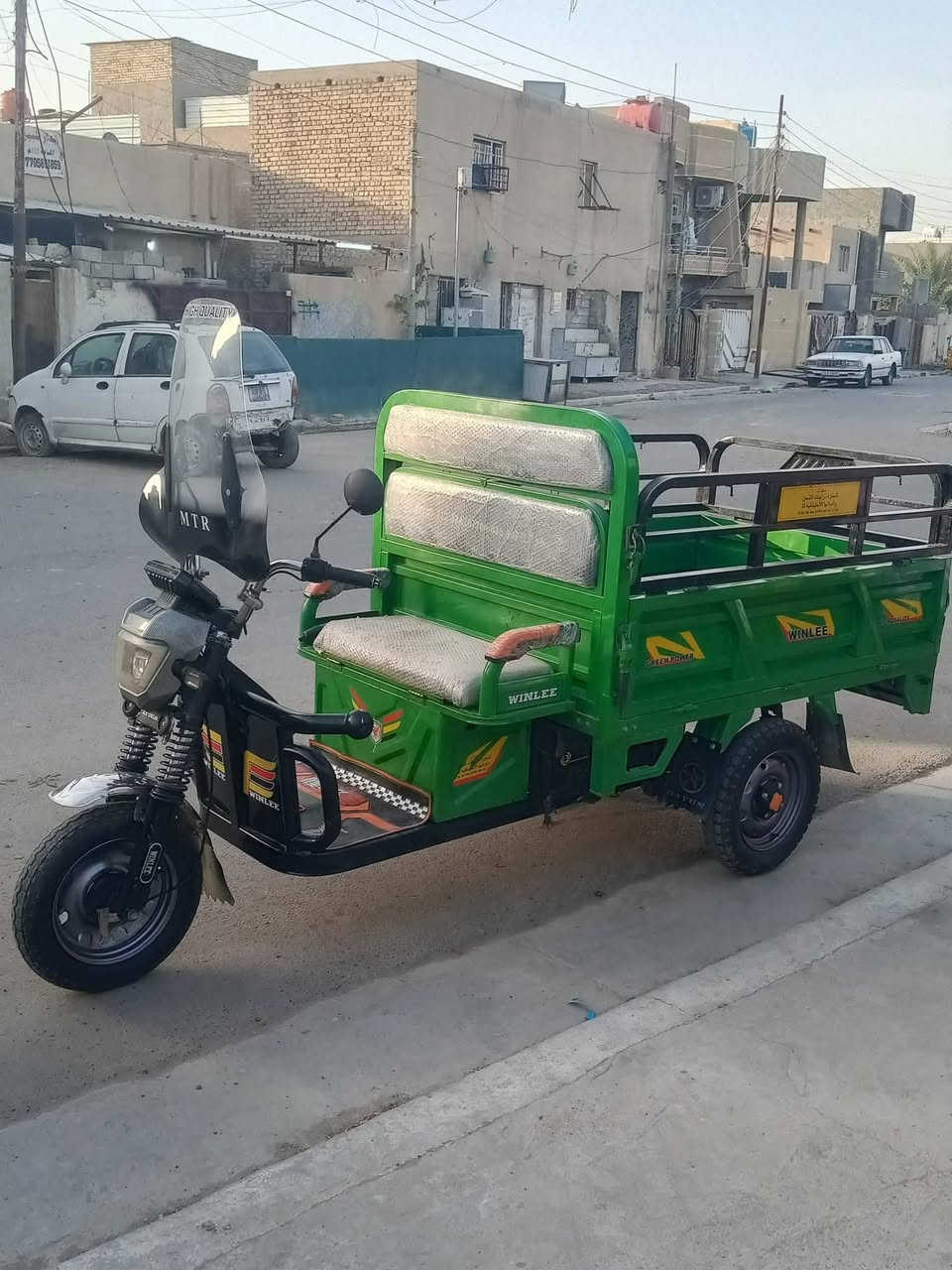 شباب ستوته جديدة مستعجل على بيعرفوا شو اخبارك ما ماشي صار له شهر واحد ستوته كلش نظيفهي رايده بمليون و300, شباب سعرها قفل عنواني بغداد شارع الكفاح ساحه زبيدي ***********
