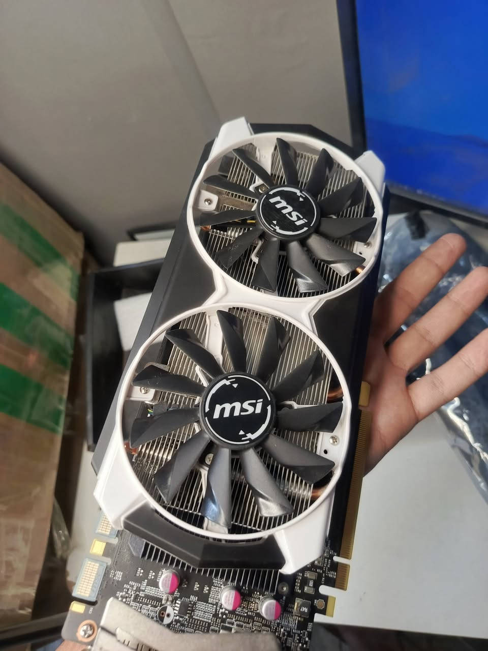 سلام عليكم كارت شاشه اجه بهذا الشكل  ابيع فحم  مبين  مستخدم لأن بي  تراب مثل ما موضح ب صور


**إذا كنت صاحب هذا الإعلان وتريد حذفه لأي سبب، رجاءا أرسل رسالة إلى الدعم الفني**