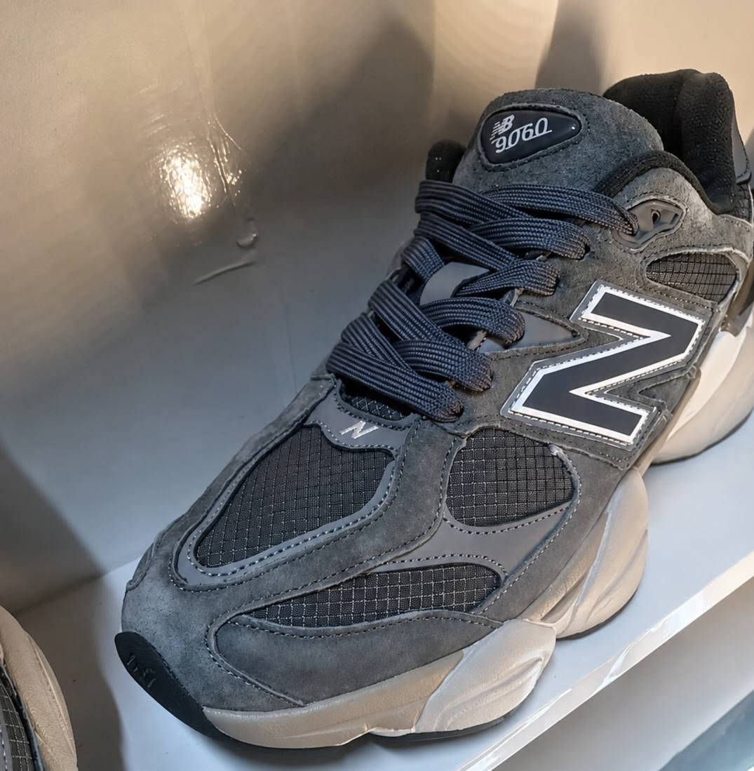 New Balance 9060 
ڤيتنامي  قياس 46 بس قالبه صغير يلبس 44


**إذا كنت صاحب هذا الإعلان وتريد حذفه لأي سبب، رجاءا أرسل رسالة إلى الدعم الفني**