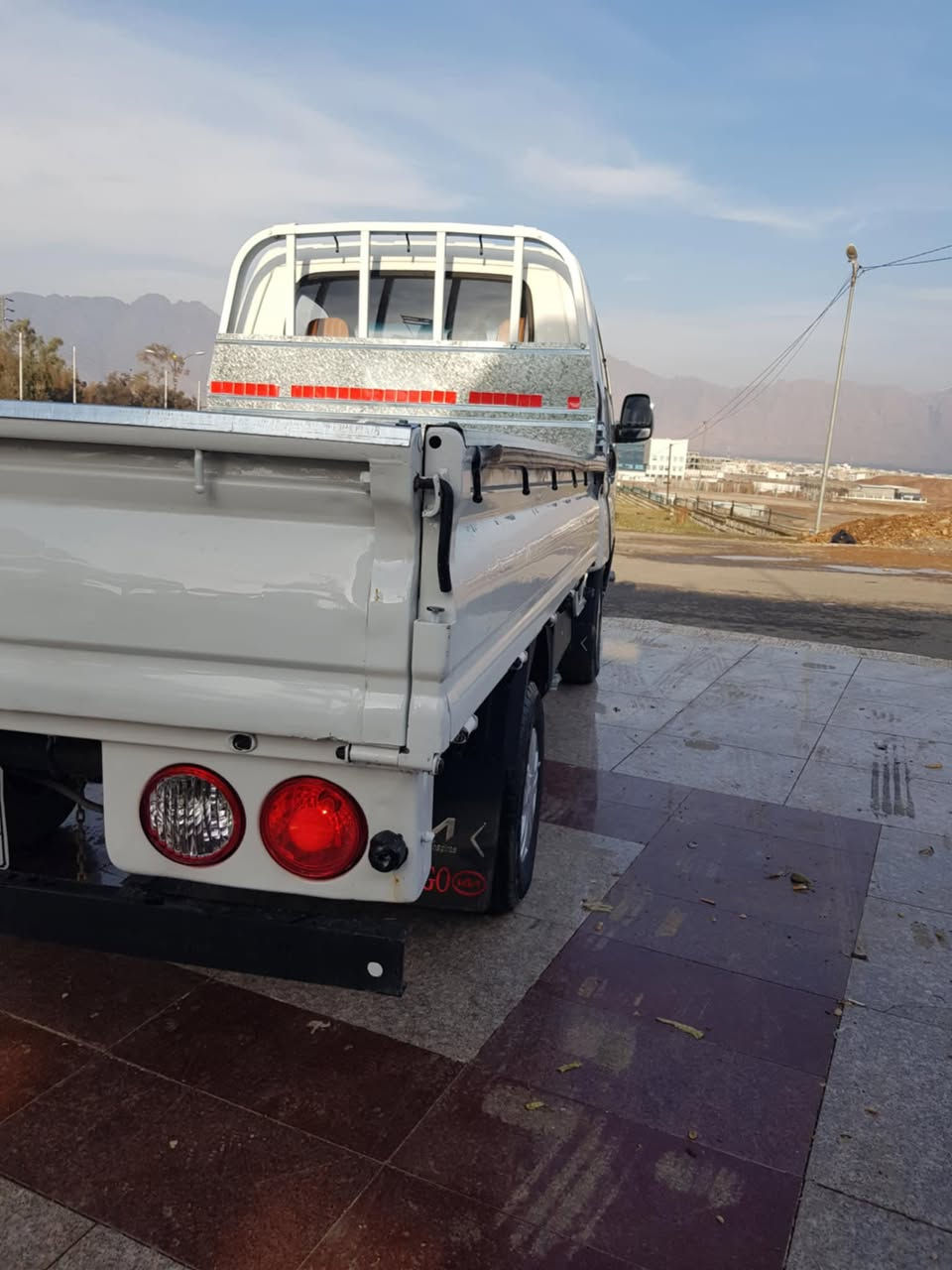 كیا 2700
مۆدیل ٢٠١٥

ڕەقەم جنووبی اسڵی 

سەنەوی پلاستیك

وەكالە و پاكانە بەشەرت

شەش تایە لۆك

گێڕ مەكینە  شانسی اكسل بەشەرت

 شوین ڕانیە

***********
