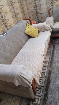 تخم للبيع سبع مقاعد خشب زان واسفنج عالي بسعر مناسب التواصل واتساب ٠٧٧١...