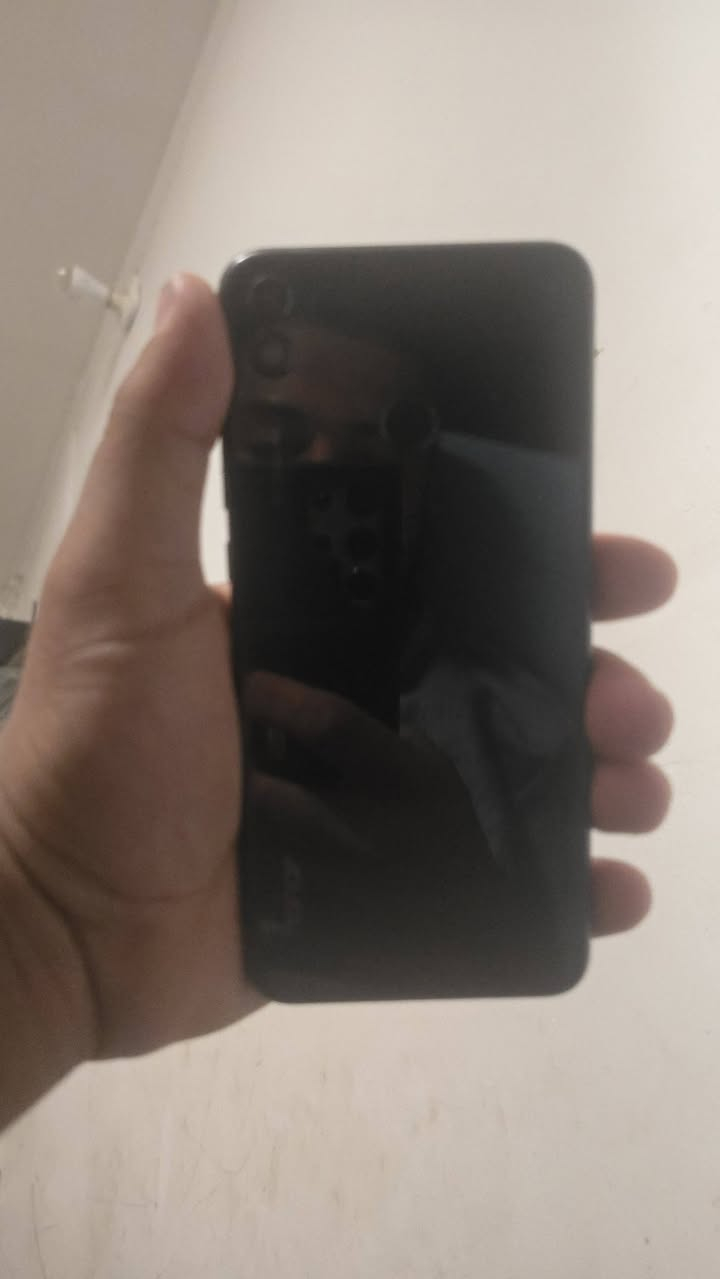 السلام عليكم هونر اكس 8 للبيع
الجهاز نضيف ومبي اي مشاكل مجرد فطر بالكلاس بس ممأثر ع اللمس ابد الجهاز شغال ويخبل ومبي اي مشكلة 
ذاكرة 128 
السعر 80 بي مجال بسيط
العنوان :كوفة حي ميسان 
***********
