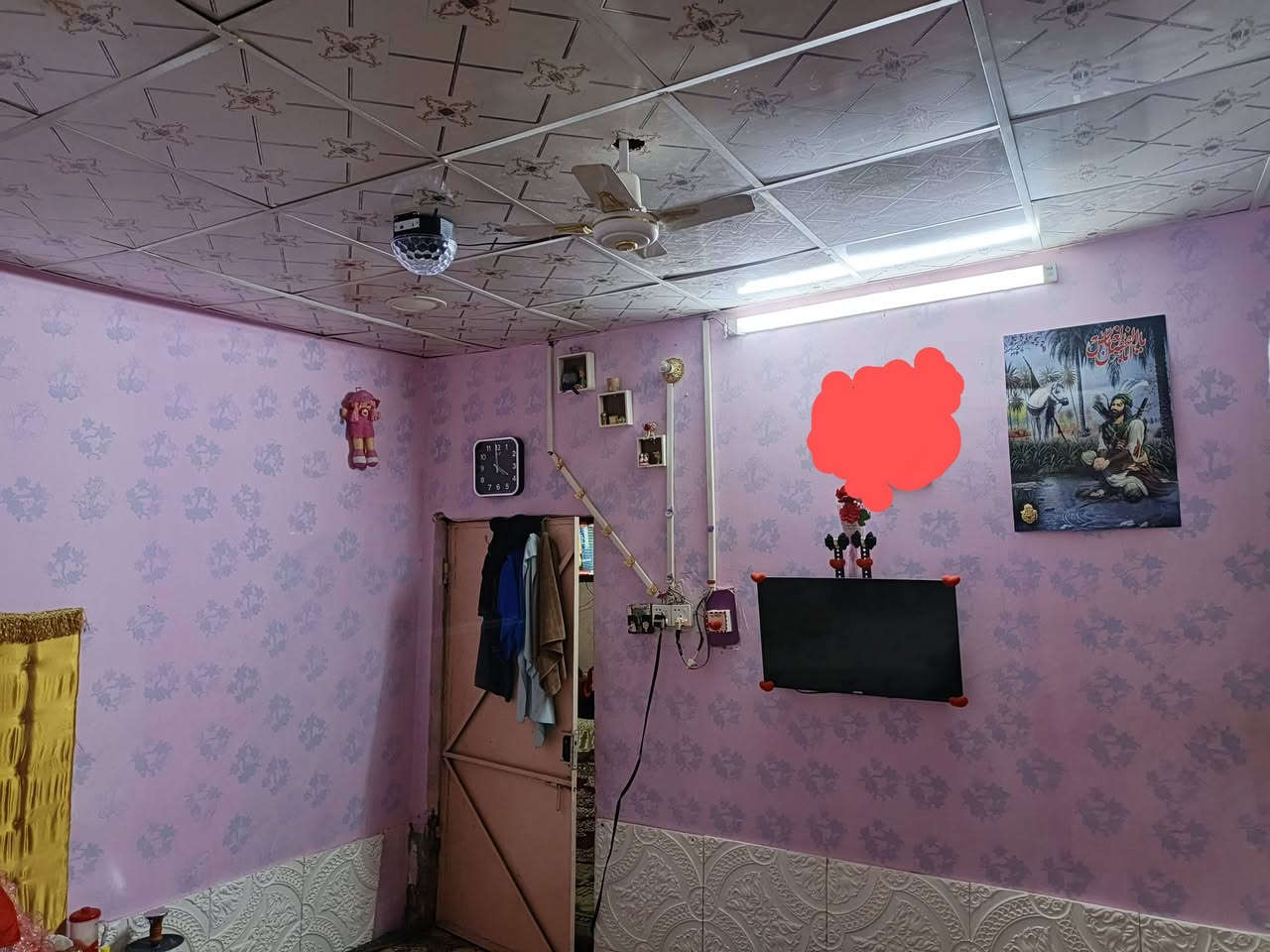 السلام عليكم بيت للبيع ال حمد  من جهه السريع مساحه 200 م كله ساندويج بس لغرفتين عكاده والسعر مناسب *********** رقم الهاتف
