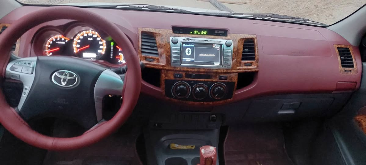 بسم الله الرحمن الرحيم 
تيوتا فلاونزه ٢٠١٥ شاصي ١٩ كويتي سياره جديده جدا  كفالة مكينه وبدي تخم تاير برجستون اصلي سنويه جديده وبسمي رقم انكليزي جديد هزه جديده سنويه لغة ٢٠٣١ حداده جديده مكان السيارة بصره قضاء المدينة 
***********         ***********
