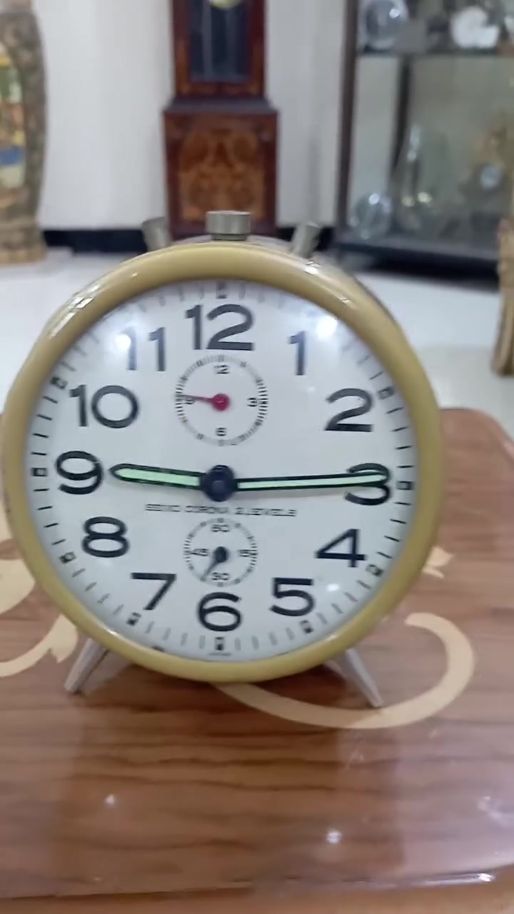السلام عليكم....ساعة منضدية سايكو يابانية اصلية...نصب تكويك مع منبه انتاج قديم...نظافة جيدة جدا...  السعر 30الف  مع التوصيل للاستفسار: ***********
