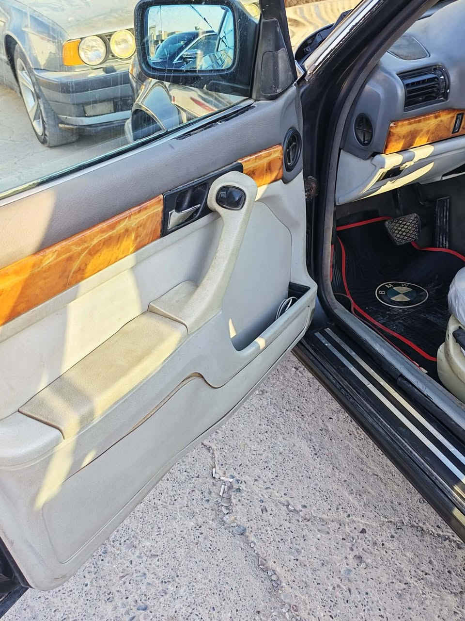 السلام عليكم BMW
حجم 735 سياره نضيفه حيل
مكينه وكير بشرط فول توماتيك
السياره بدون ضرر نهاين
سكريتر كهرب مثبت سرعه شغال
لايت زنون السياره هزا كامل شرط تستلم رقم انكليزي جديد
طخم جديد
طخم تاير جديد
طبغ عام جماليه
داخل صاج ملوكي أبيض 
عنوان برطله
الاستفسار
***********
***********
