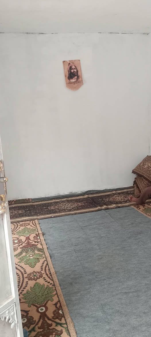 السلام عليكم بيت للبيع يحتوي ع غرفتين وصاله ومطبخ وبراني واثنين حمامات الرميثه تجاوز قرب مدرسة بغداد سعر 21 وبي مجال للاستفسار ‏‪***********‬‏
