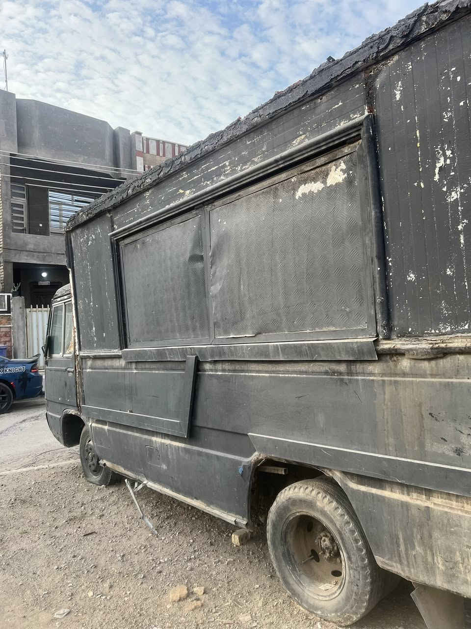 السلام عليكم سياره مطعم متنقله متروكه للبيع بمليونين تشتغل بس بيها نقوصات من باتري وعقل وشكم شغله 
***********
