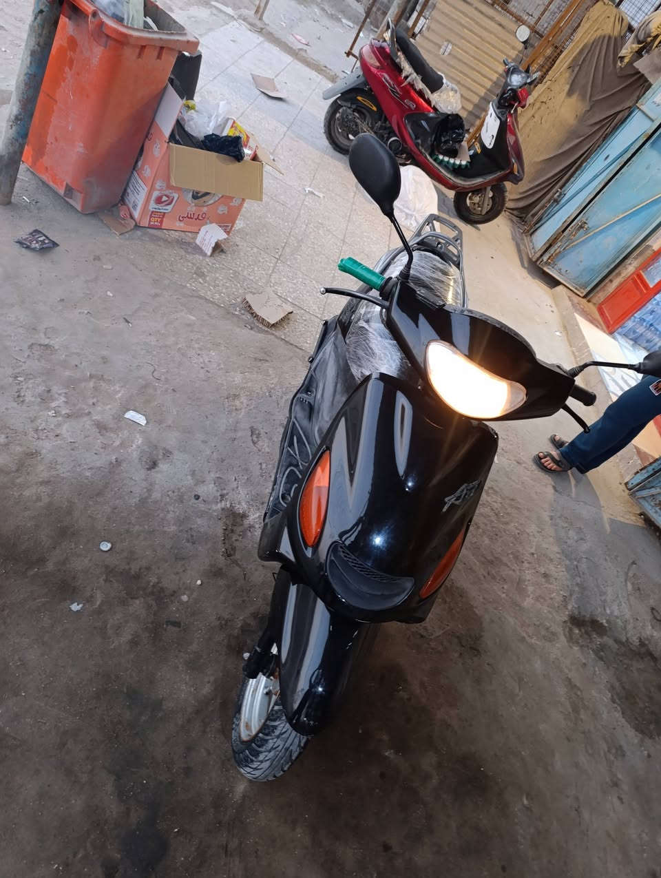 السلام عليكم درجة لكزز ياباني خطين دراجة حلوة ونضيفة ابلادية مكينة ما مفتوحة مابية اي نقص تايرات جدد كفارلت ابلاديات ما عدة العداد كيلو متر عاطل دراجة احلا من الصور تجي وتشوف خير من الله السعر 700 وبيهة مجال بسيط المكان البصرة كرمة علي الناحية  وتجي وتدلل مكلف بالنشر وهذا رقم *********** ومتواجد واتساب
